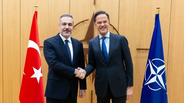 فيدان يبحث مع أمين عام الناتو أمن البحر الأسود