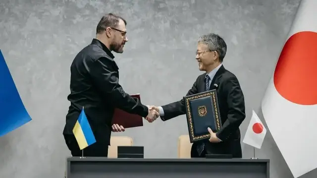 Министр внутренних дел Украины Игорь Клименко и посол Японии в Украине Масаси Накагомэ | Фото: МВД Украины