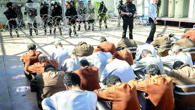 Terör devleti İsrail, Filistin halkına işgence uyguluyor.