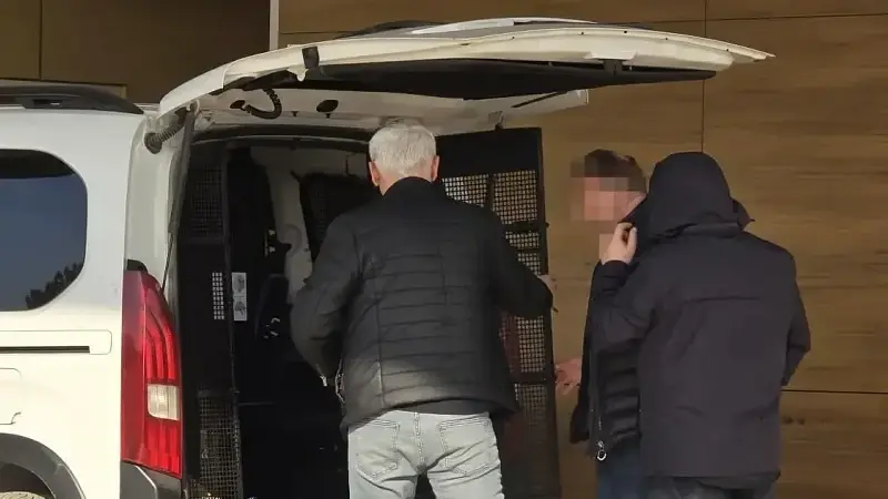 İkili arasında anlaşma sağlanınca M.Ö., dolandırıcının hesabına kapora olarak 100 bin TL gönderdi.