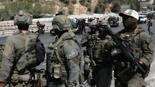 الاحتلال الإسرائيلي يصيب فلسطينيا بالرصاص شمال القدس