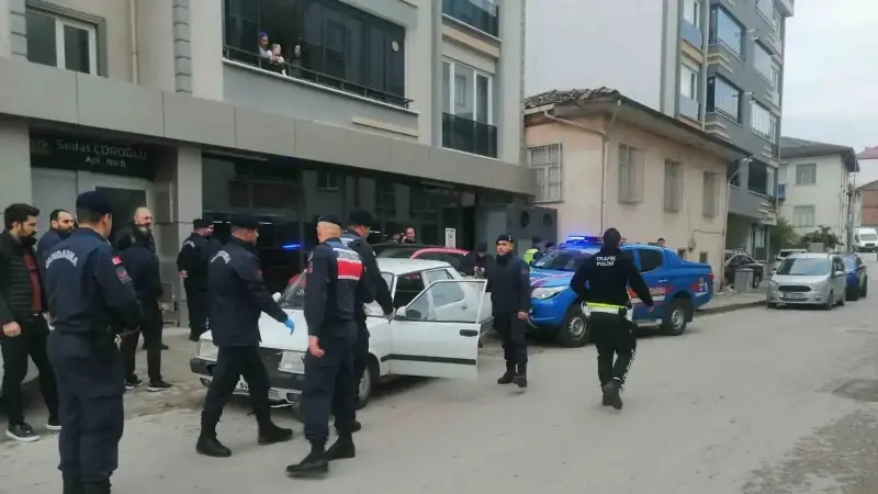 Tokat'ta "dur" ihtarına uymayarak jandarma personelinin yaralanmasına neden olan sürücü  tutuklandı