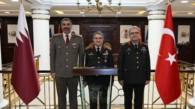 أنقرة.. رئيس الأركان التركي يلتقي قائد القوات البرية القطري