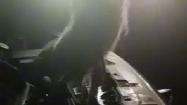 Karabük'te minibüsün motoruna sıkışan kedi kurtarıldı