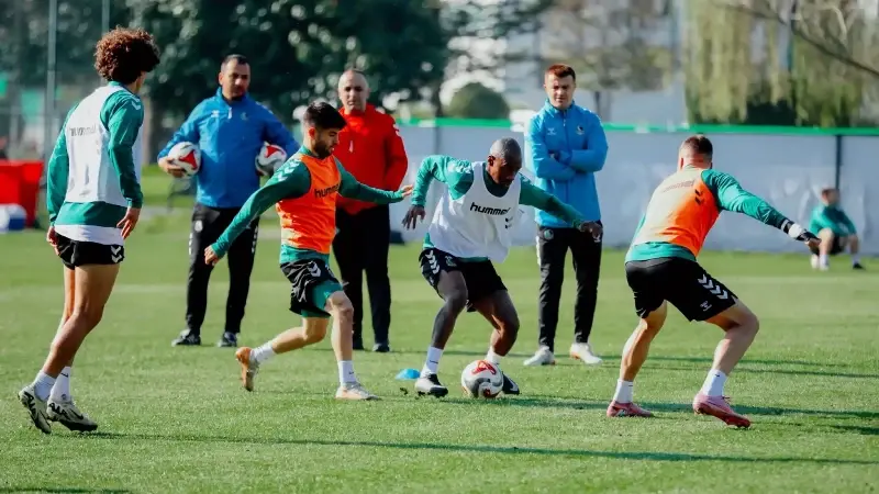 İdmanda futbolcuların oldukça istekli olduğu görüldü. 