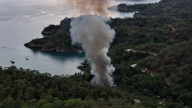 Fethiye'de kamp alanında yangın çıktı: 50 taşınabilir ev ile karavan zarar gördü