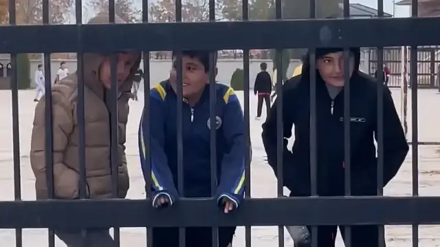 Konya’da miniklerin ‘kale savunması’: İngiliz askerini okul kapısından içeri sokmadılar