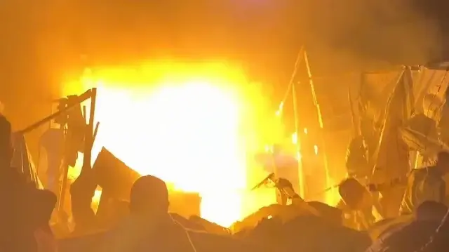 İşgalciler Gazze'de ateşkese rağmen çadırları vurdu