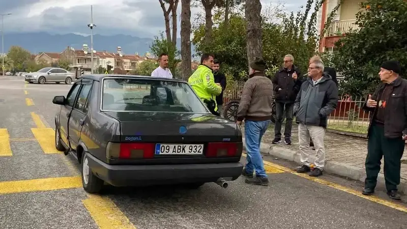Yaya geçidinden geçmeye çalıştı, otomobil çarptı: 1 yaralı