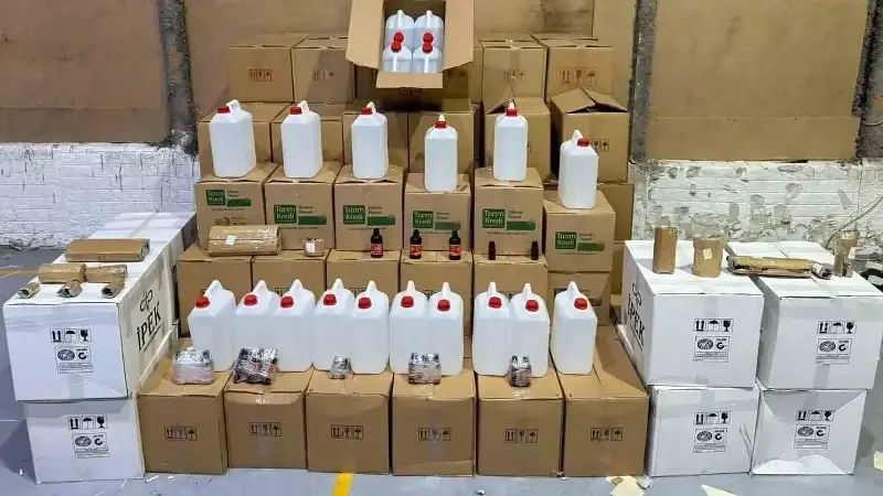 İzmir’de sahte içki operasyonu: 2 bin 850 litre etil alkol ele geçirildi