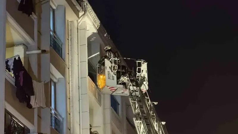 Esenyurt’ta 5 katlı binada yangın paniği: Bina tahliye edildi