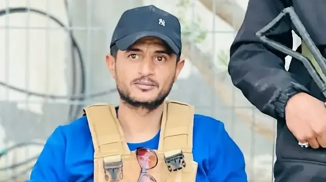 Yasser Abu Shabab, qui collaborait avec l’armée israélienne, a été mortellement blessé lors d’affrontements tribaux à Gaza, citant des sources sécuritaires anonymes.