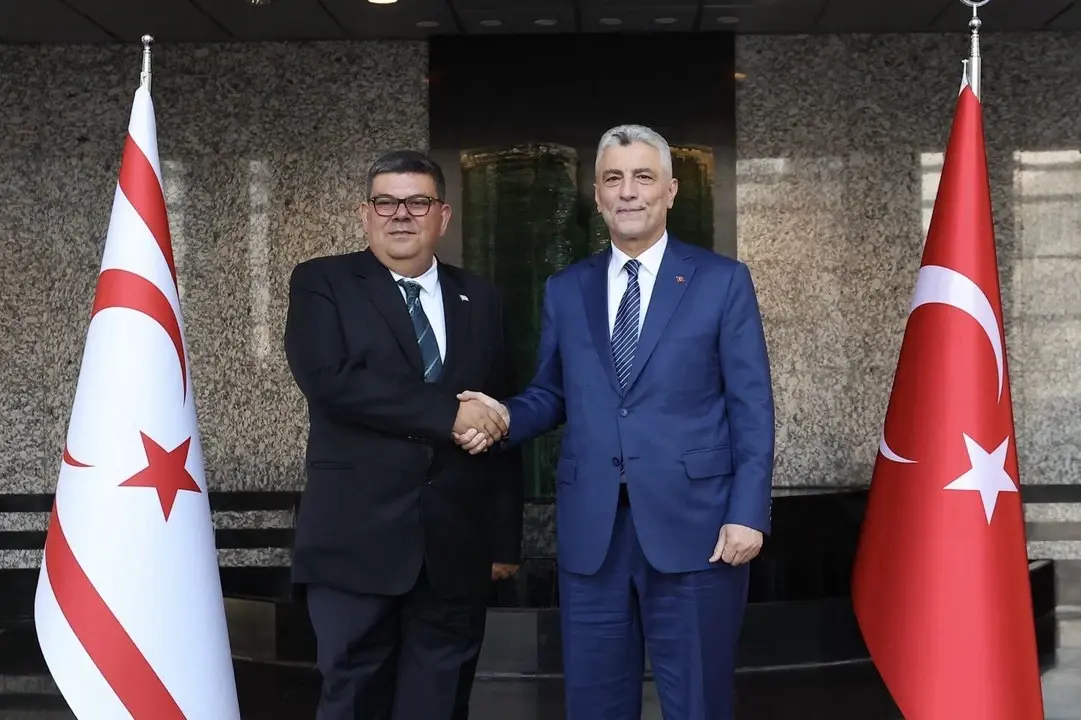 Bakan Bolat KKTC Maliye Bakanı Berova ile bir araya geldi 