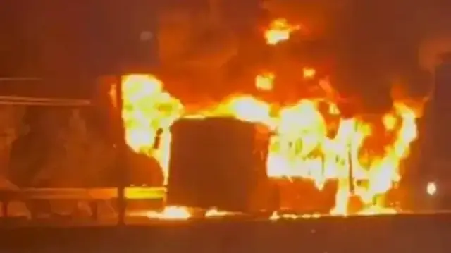 Arnavutköy'de İETT otobüsü alev alev yandı