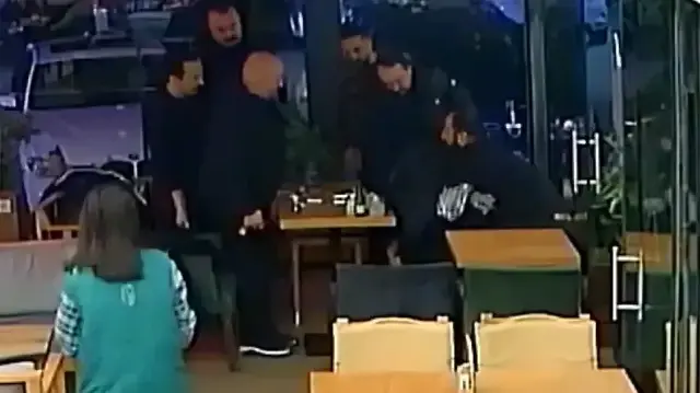 Tokat'ta nefes borusuna çay kaçan arkadaşını Heimlich manevrasıyla kurtardı