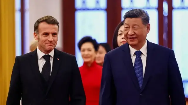 Президент Франции Эммануэль Макрон и президент Китая Си Цзиньпин
 