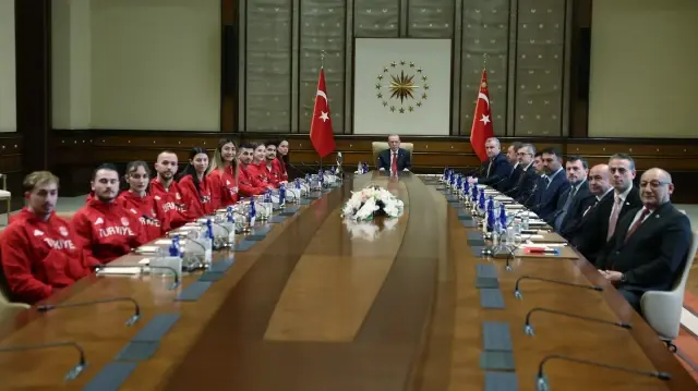 Cumhurbaşkanı Erdoğan sporcuları kabul etti