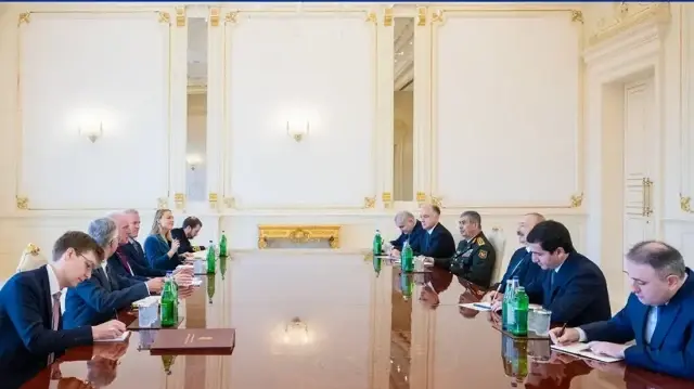 Ильхам Алиев принял госминистра по вопросам обороны Великобритании лорда Вернона Коакера