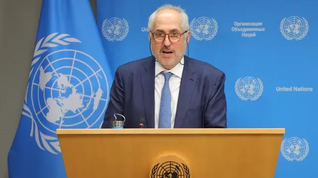 À New York, le 20 octobre 2025, Stéphane Dujarric, porte-parole du secrétaire général des Nations unies, tient la conférence de presse quotidienne au siège de l'ONU.