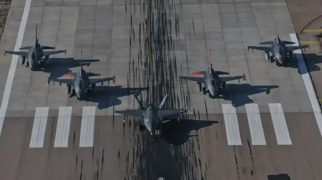 ABD'li savaş pilotları KIZILELMA'nın tarihi uçuşuna adeta hayran kaldı: Daha önce hiç böyle bir şey görmemiştim