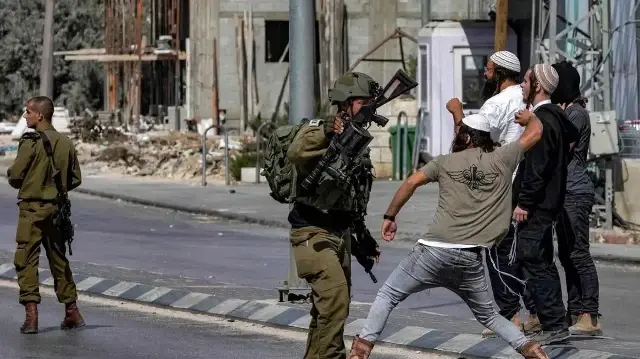  تزايد إصابات الفلسطينيين بالضفة على يد المستوطنين عام 2025