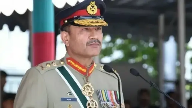 فیلڈ مارشل عاصم منیر 29 نومبر 2022 کو آرمی چیف بنے تھے۔ وہ پاکستان آرمی کے 17ویں آرمی چیف ہیں۔
