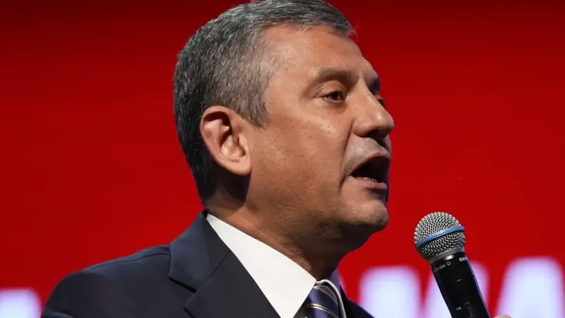 Muhalif sesleri hedefe koydu