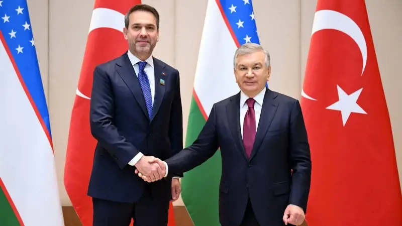 Bakan Bayraktar, Özbekistan Cumhurbaşkanı Mirziyoyev tarafından kabul edildi