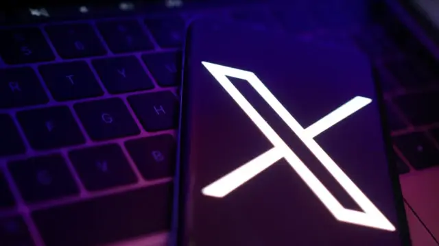 Еврокомиссия оштрафовала соцсеть X на €120 млн.

