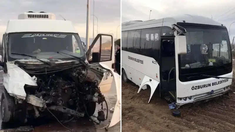 Öğrenci servis midibüsü ile kamyonet çarpıştı: 17 yaralı