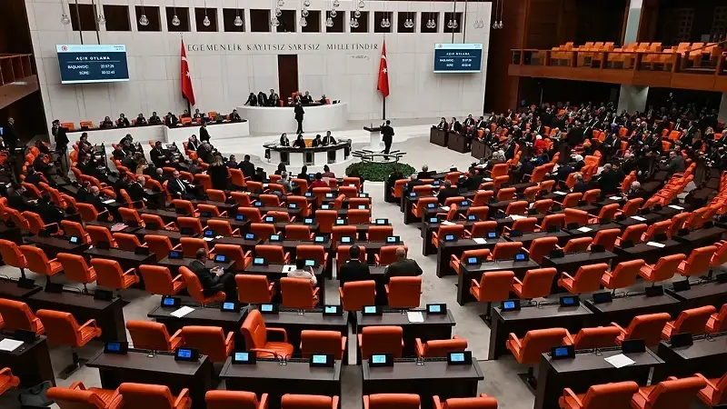 11. Yargı Paketi komisyondan geçti: Terör, kadın ve çocuklara yönelik kasten öldürme, cinsel saldırı ve çocuğa istismar suçluları tahliye edilmeyecek