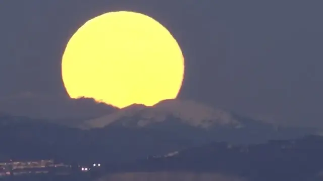 Fransa’da yılın son Süper Ay’ı göz kamaştırdı 