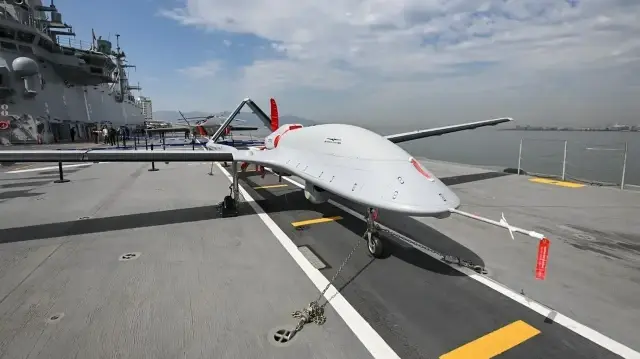 مسيرة وزورق انتحاري من إنتاج الصناعات الدفاعية التركية ينجحان في اختبار لعملية مشتركة