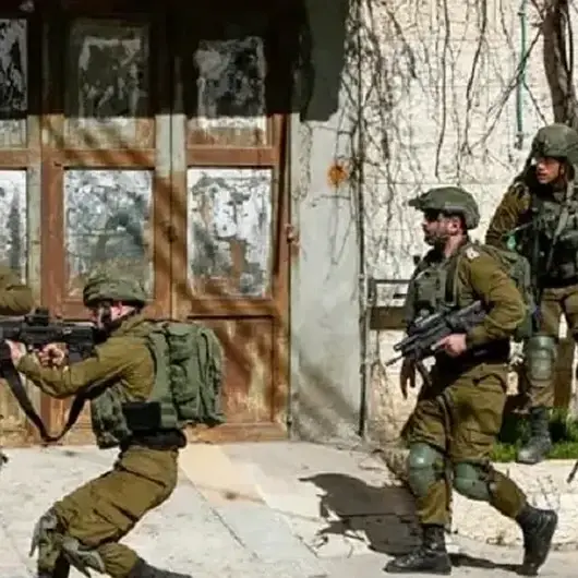 الاحتلال الإسرائيلي يصيب فلسطينيا بالرصاص جنوبي الضفة