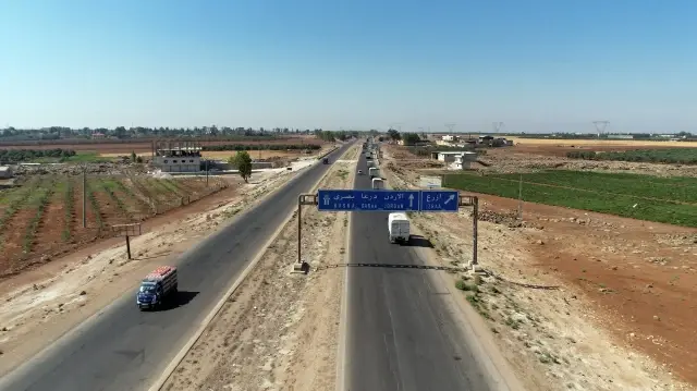 Selon la chaîne publique Alikhbariya, l’artillerie israélienne a tiré quatre obus près de la localité de Koya, située dans l’ouest de Deraa, au sud-ouest de la Syrie. 