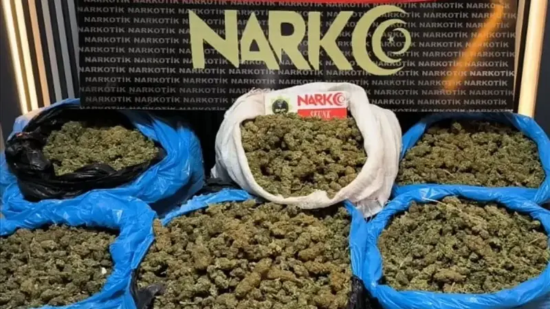 Hakkari'de 9 kilo 890 gram sentetik uyuşturucu ele geçirildi