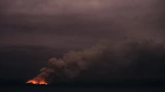 Up to 16 homes destroyed as bushfires threaten eastern Australia