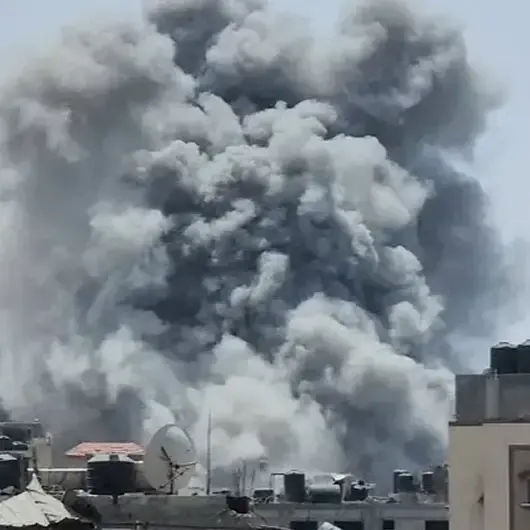 قوات الاحتلال تشن غارات عنيفة وتنسف مباني سكنية بأنحاء متفرقة من غزة 
