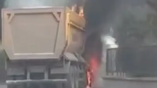 Hareket halindeki hafriyat kamyon alev topuna döndü