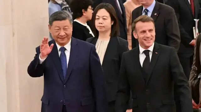 Lors de sa rencontre avec le président chinois Xi Jinping à Pékin, capitale de la Chine, le président français Emmanuel Macron a déclaré : "Nos pays doivent jouer un rôle dans la mise en place des fondements d'un système économique et administratif équilibré. Nous devons lutter contre toute instabilité pouvant survenir dans les chaînes d'approvisionnement et, parallèlement, créer un climat de confiance."