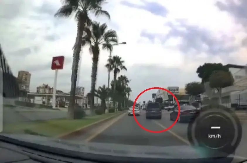 Hafif ticari araçla makas atan sürücü gözaltına alındı