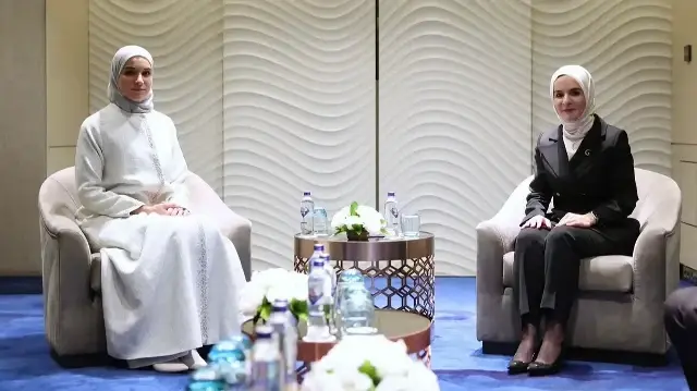 وزيرة الأسرة والخدمات الاجتماعية التركية تلتقي سيدة سوريا الأولى