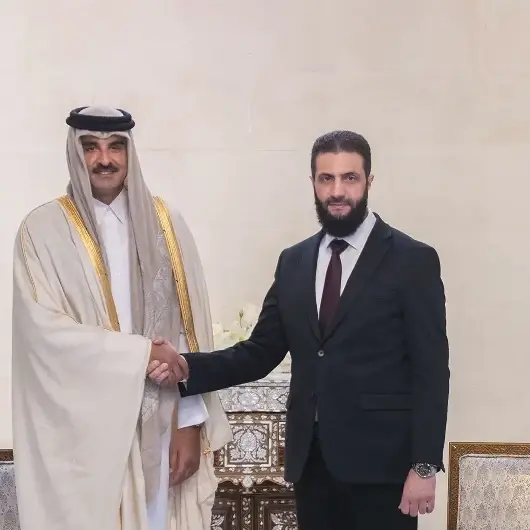 تميم يلتقي الشرع على هامش فعاليات منتدى الدوحة