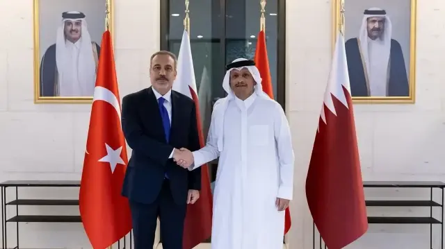 وزير الخارجية التركي يلتقي نظيره القطري