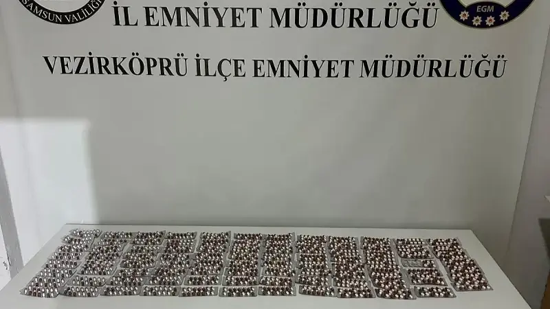 Samsun'da bir araçta bin 308 adet uyuşturucu hap ele geçirildi: Bir kişi gözaltına alındı