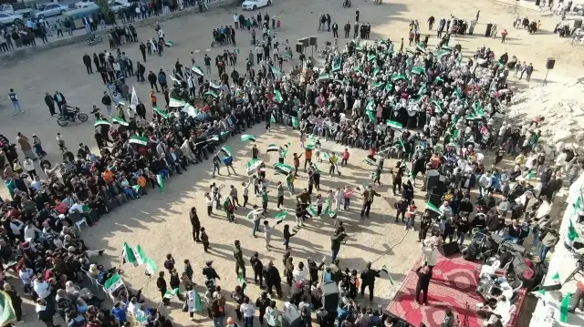 عام على سقوط الأسد.. سوريون متفائلون بمستقبل بلدهم