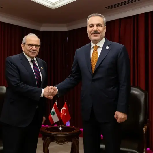 وزير الخارجية التركي يلتقي رئيس الوزراء اللبناني في الدوحة