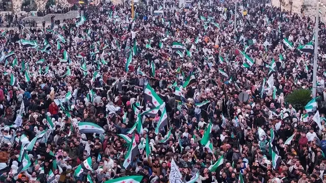 لبنان.. احتفالات بذكرى "النصر والتحرير" في سوريا