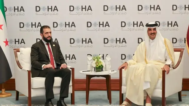 Сирийский президент Ахмед Шара встретился с эмиром Катара шейхом Тамимом бин Хамадом Аль Тани на полях 23-го Доха форума.