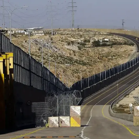 İşgalciden yeni ayrım duvarı